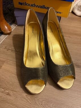 cloudwalkers Metallic Gold Peep-Toe Heels